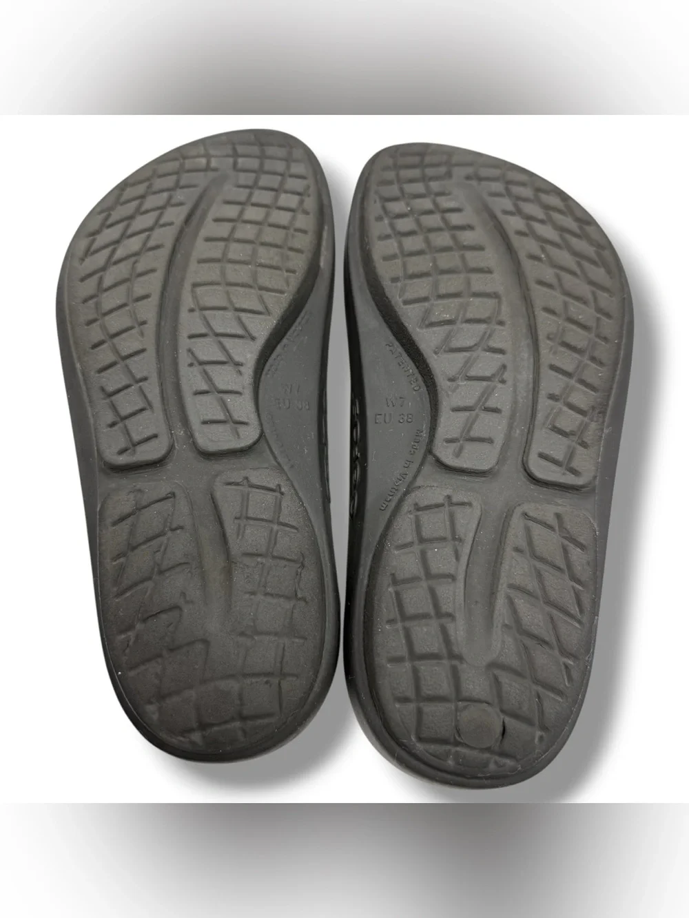 OOFOS OOlala Women’s Recovery Sandals Size 7 Black OOfoam Comfort Thong